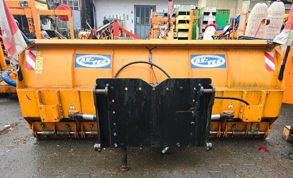 Schneepflug für Schaeff U. Yanmar Radlader Schneeschild Schneeschieber Schmidt Winterdienst - Sněžný pluh: obrázek 3 Schneepflug für Schaeff U. Yanmar Radlader Schneeschild Schneeschieber Schmidt Winterdienst - Sněžný pluh: obrázek 3