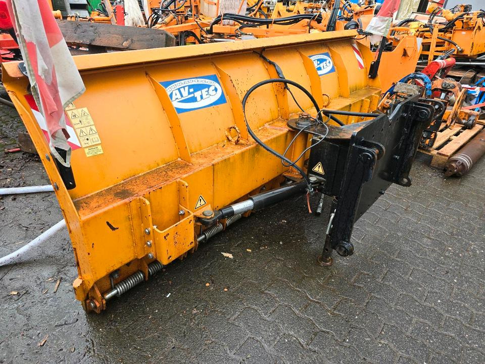 Schneepflug für Schaeff U. Yanmar Radlader Schneeschild Schneeschieber Schmidt Winterdienst - Sněžný pluh: obrázek 1 Schneepflug für Schaeff U. Yanmar Radlader Schneeschild Schneeschieber Schmidt Winterdienst - Sněžný pluh: obrázek 1