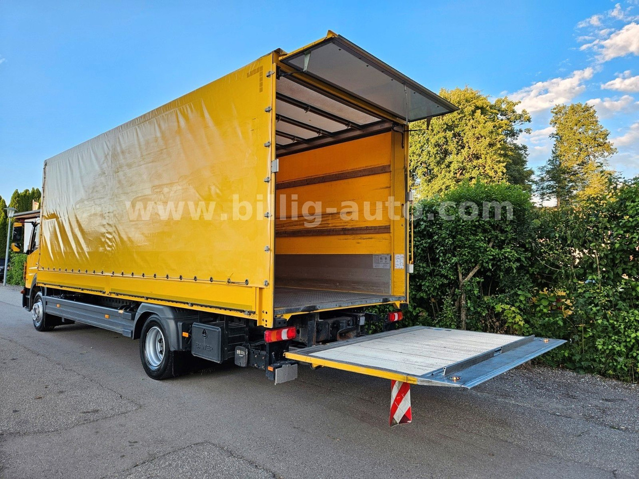 Mercedes-Benz Atego 1327 L BREMS/SPUR-ASS*DIFF-Sperre*AHK*7.2 - Nákladní automobil valníkový/ Plošinový: obrázek 1 Mercedes-Benz Atego 1327 L BREMS/SPUR-ASS*DIFF-Sperre*AHK*7.2 - Nákladní automobil valníkový/ Plošinový: obrázek 1