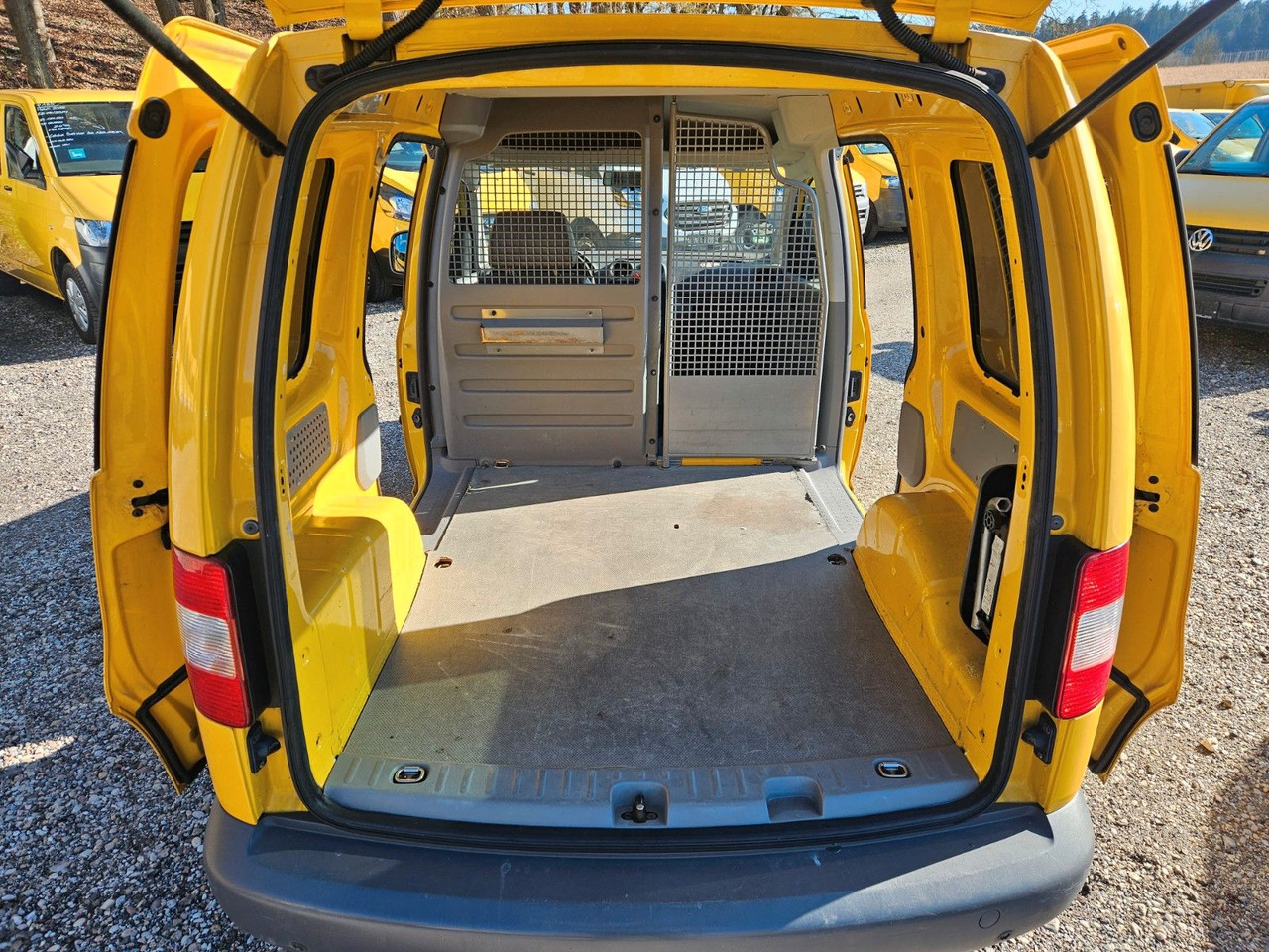 Volkswagen Caddy 2.0 SDI*1.Hand*S-heft*2xSchiebetüre - Mikrobus: obrázek 5 Volkswagen Caddy 2.0 SDI*1.Hand*S-heft*2xSchiebetüre - Mikrobus: obrázek 5