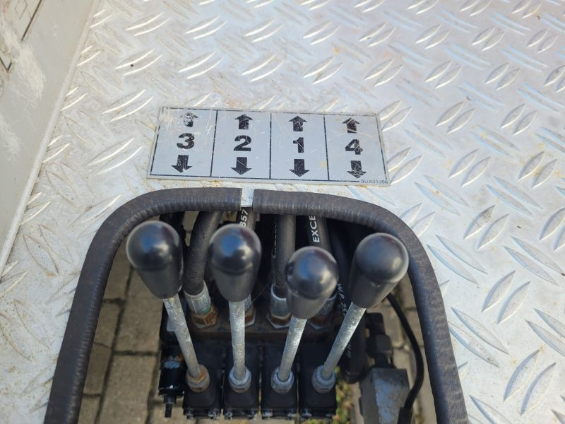 Autoplošina Iveco Daily 35S11 podnośnik koszowy 20 m Multitel MT202DS: obrázek 16 Autoplošina Iveco Daily 35S11 podnośnik koszowy 20 m Multitel MT202DS: obrázek 16