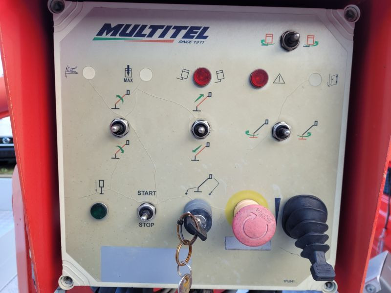 Autoplošina Iveco Daily 35S11 podnośnik koszowy 20 m Multitel MT202DS: obrázek 15 Autoplošina Iveco Daily 35S11 podnośnik koszowy 20 m Multitel MT202DS: obrázek 15