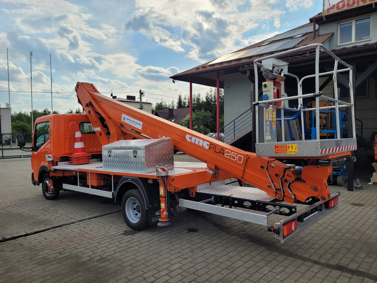 Renault Maxity podnośnik zwyżka 25 m CMC PLA250 bucket truck boom lift - Autoplošina: obrázek 5 Renault Maxity podnośnik zwyżka 25 m CMC PLA250 bucket truck boom lift - Autoplošina: obrázek 5