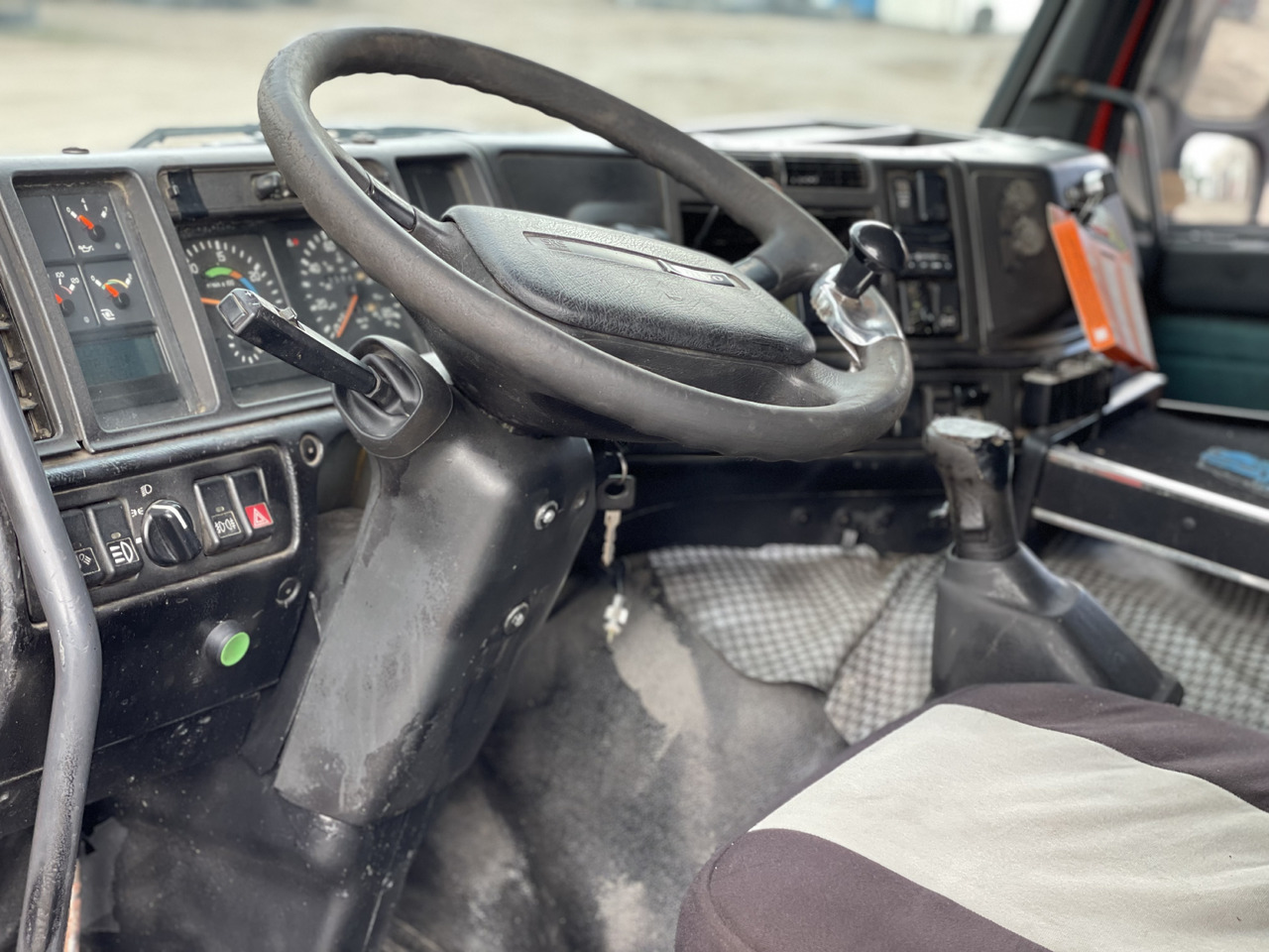 Sklápěč VOLVO FM: obrázek 8