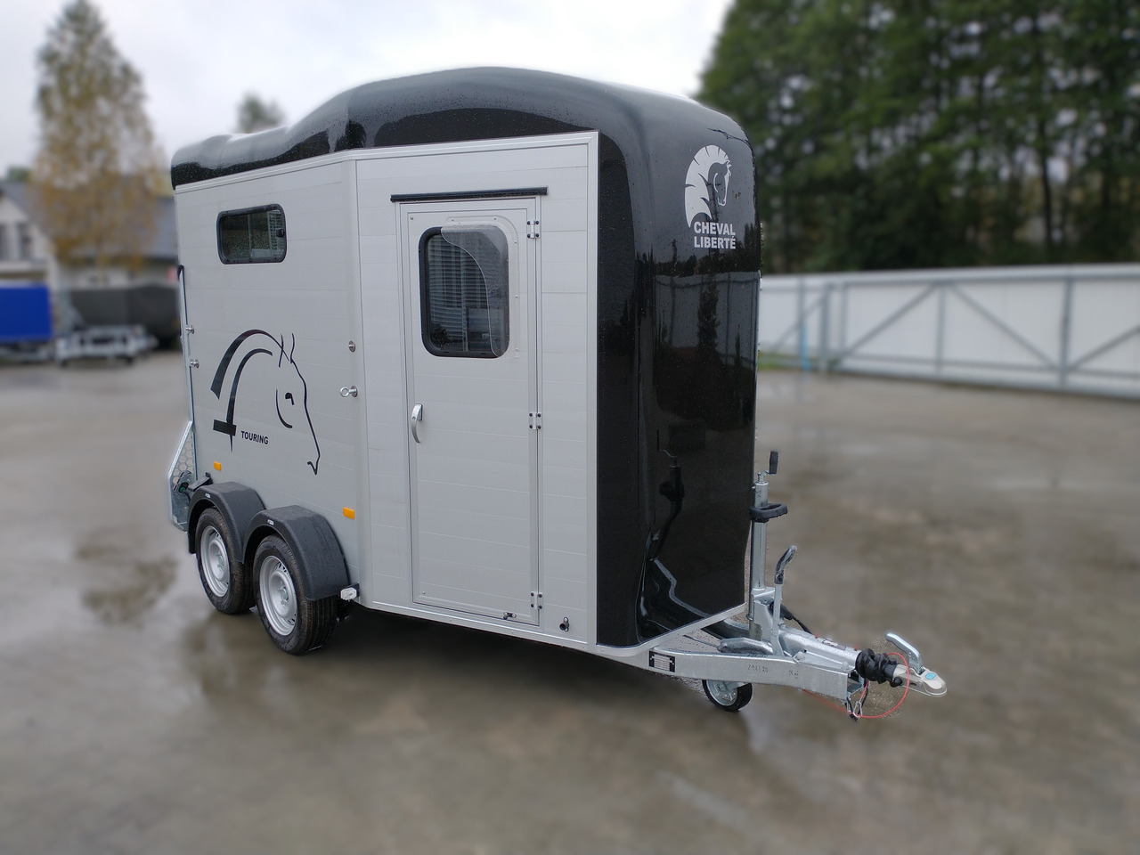 Cheval Liberté Touring Country + Siodlarnia, Debon - Přepravník na koně: obrázek 1 Cheval Liberté Touring Country + Siodlarnia, Debon - Přepravník na koně: obrázek 1