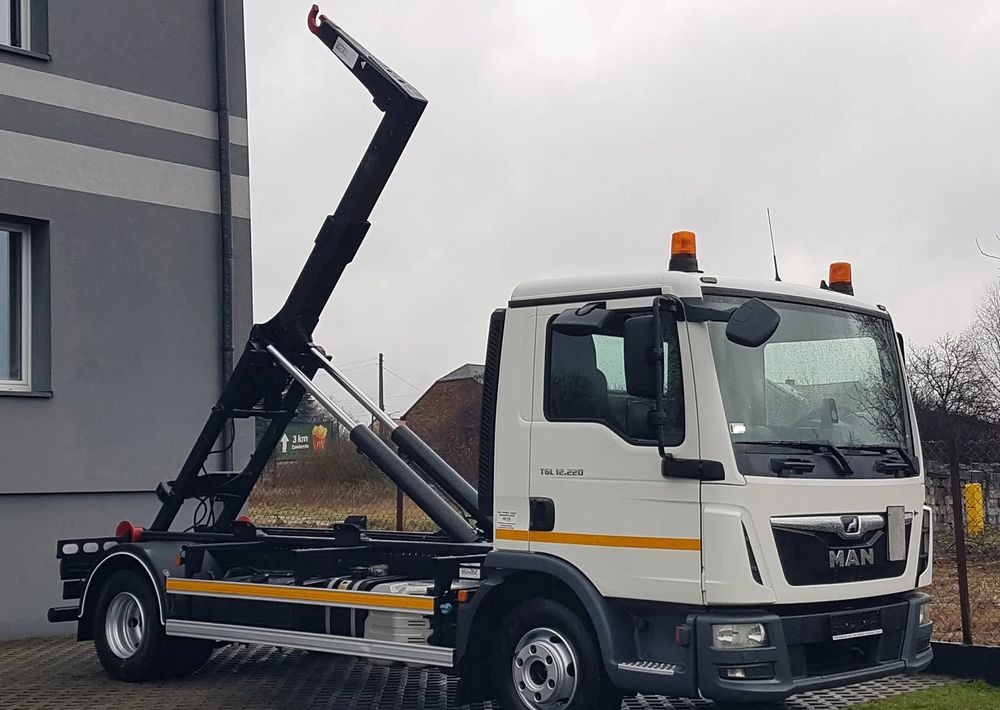 MAN TGL 12.220 HAKOWIEC 4x2 KLIMA DO KONTENERÓW MANUAL - Hákový nosič kontejnerů: obrázek 1 MAN TGL 12.220 HAKOWIEC 4x2 KLIMA DO KONTENERÓW MANUAL - Hákový nosič kontejnerů: obrázek 1