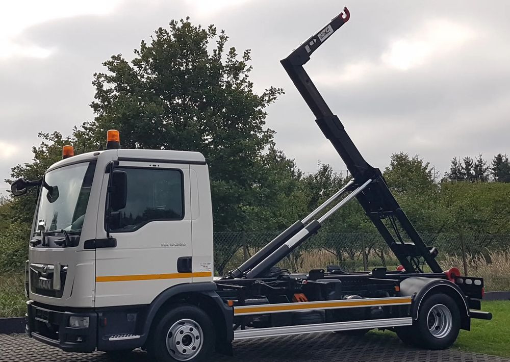 MAN TGL 12.220 HAKOWIEC 4x2 KLIMA - Hákový nosič kontejnerů: obrázek 2 MAN TGL 12.220 HAKOWIEC 4x2 KLIMA - Hákový nosič kontejnerů: obrázek 2