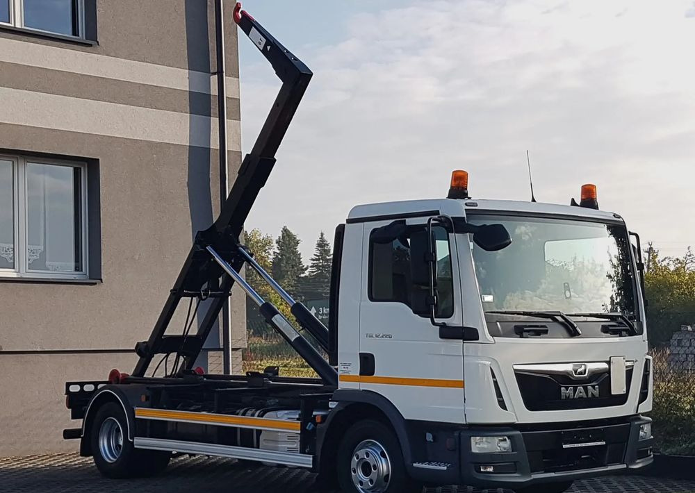 MAN TGL 12.220 HAKOWIEC 4x2 KLIMA - Hákový nosič kontejnerů: obrázek 1 MAN TGL 12.220 HAKOWIEC 4x2 KLIMA - Hákový nosič kontejnerů: obrázek 1