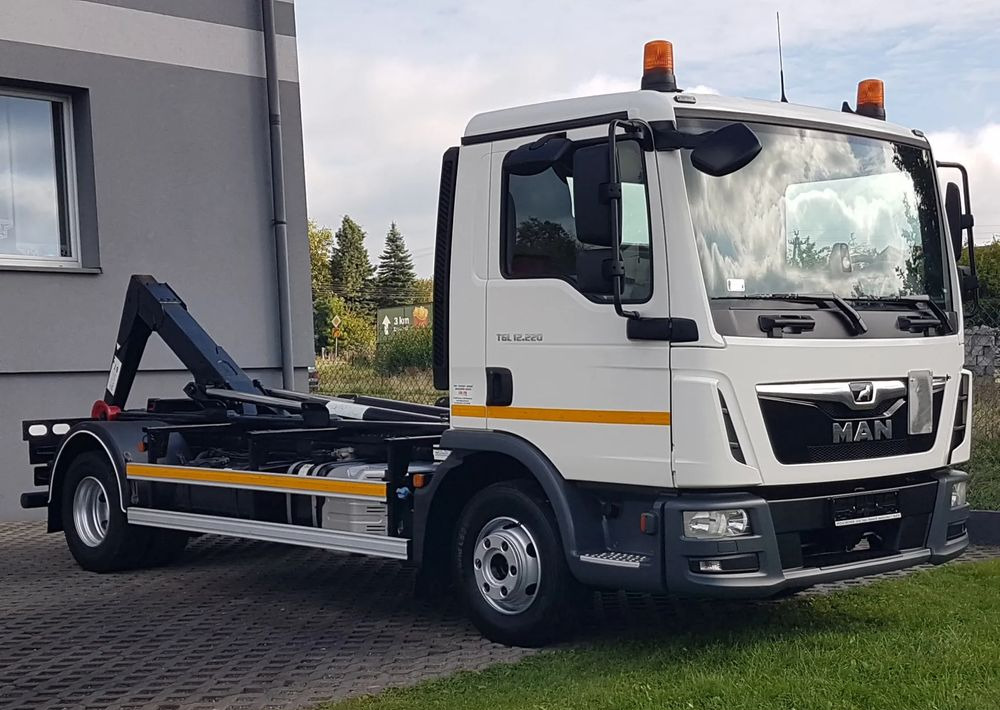 MAN TGL 12.220 HAKOWIEC 4x2 KLIMA - Hákový nosič kontejnerů: obrázek 5 MAN TGL 12.220 HAKOWIEC 4x2 KLIMA - Hákový nosič kontejnerů: obrázek 5
