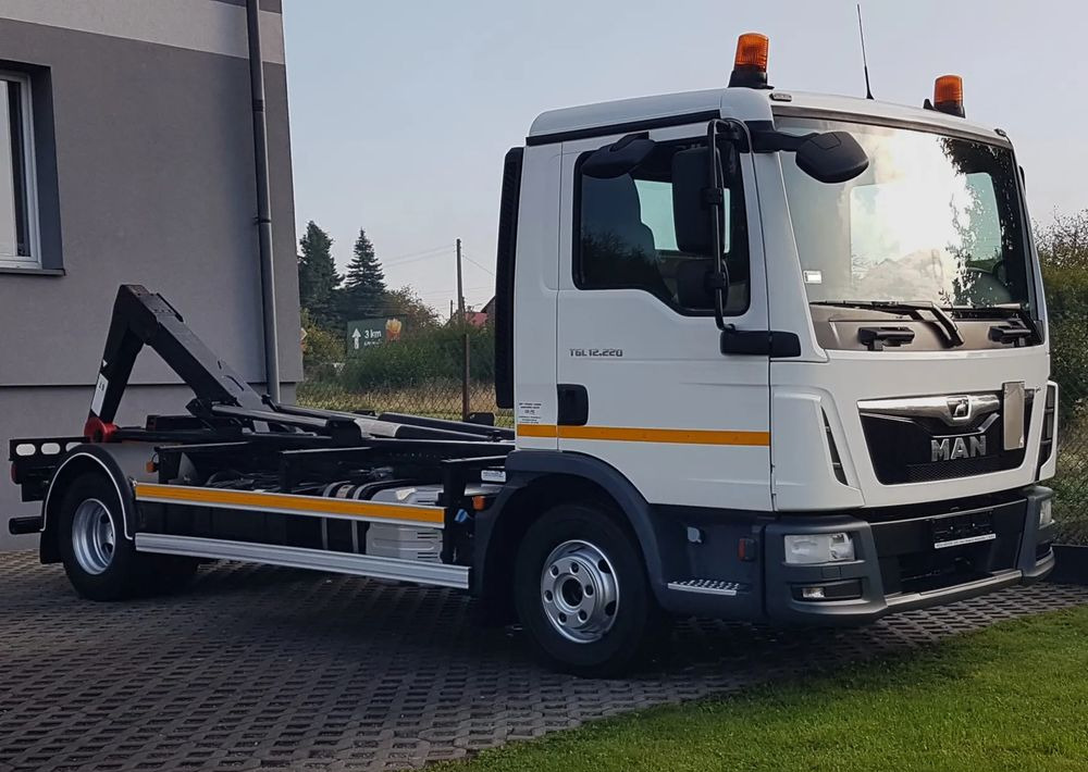 MAN TGL 12.220 HAKOWIEC 4x2 KLIMA - Hákový nosič kontejnerů: obrázek 5 MAN TGL 12.220 HAKOWIEC 4x2 KLIMA - Hákový nosič kontejnerů: obrázek 5
