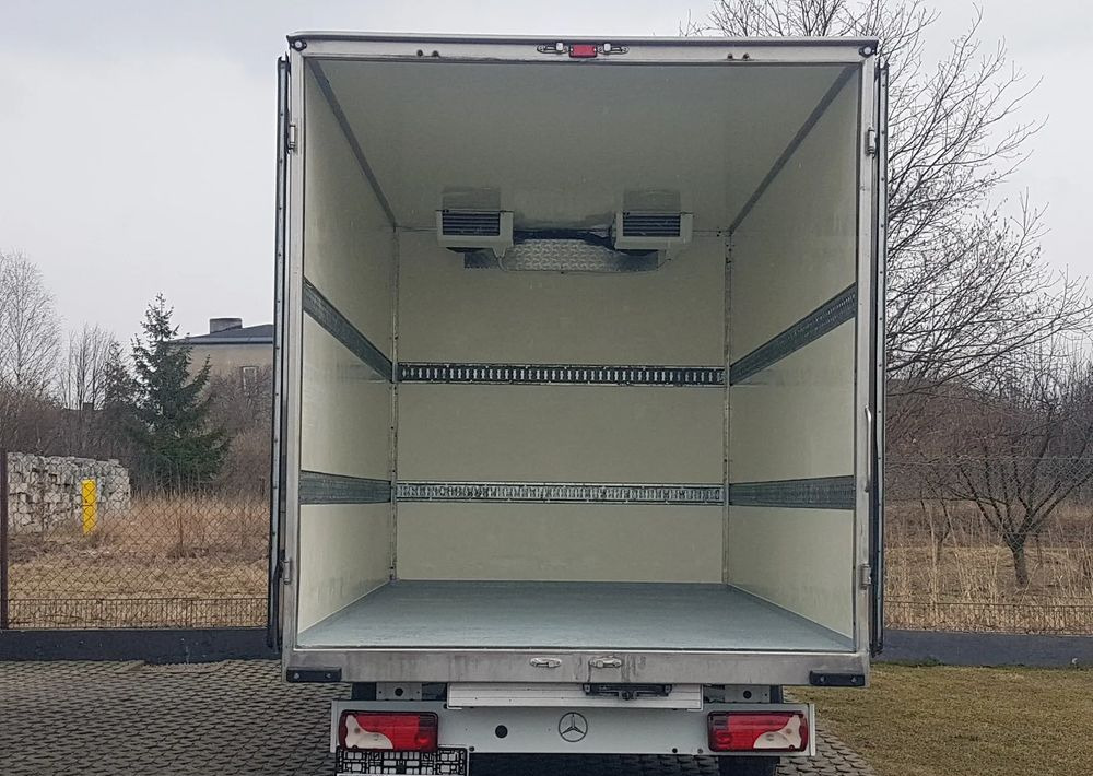 Mercedes-Benz Sprinter CHŁODNIA 8EP IZOTERMA AGREGAT ZANOTTI 4,12x2,15x2,30 KLIMA 314CDI - Chladící dodávka: obrázek 5 Mercedes-Benz Sprinter CHŁODNIA 8EP IZOTERMA AGREGAT ZANOTTI 4,12x2,15x2,30 KLIMA 314CDI - Chladící dodávka: obrázek 5