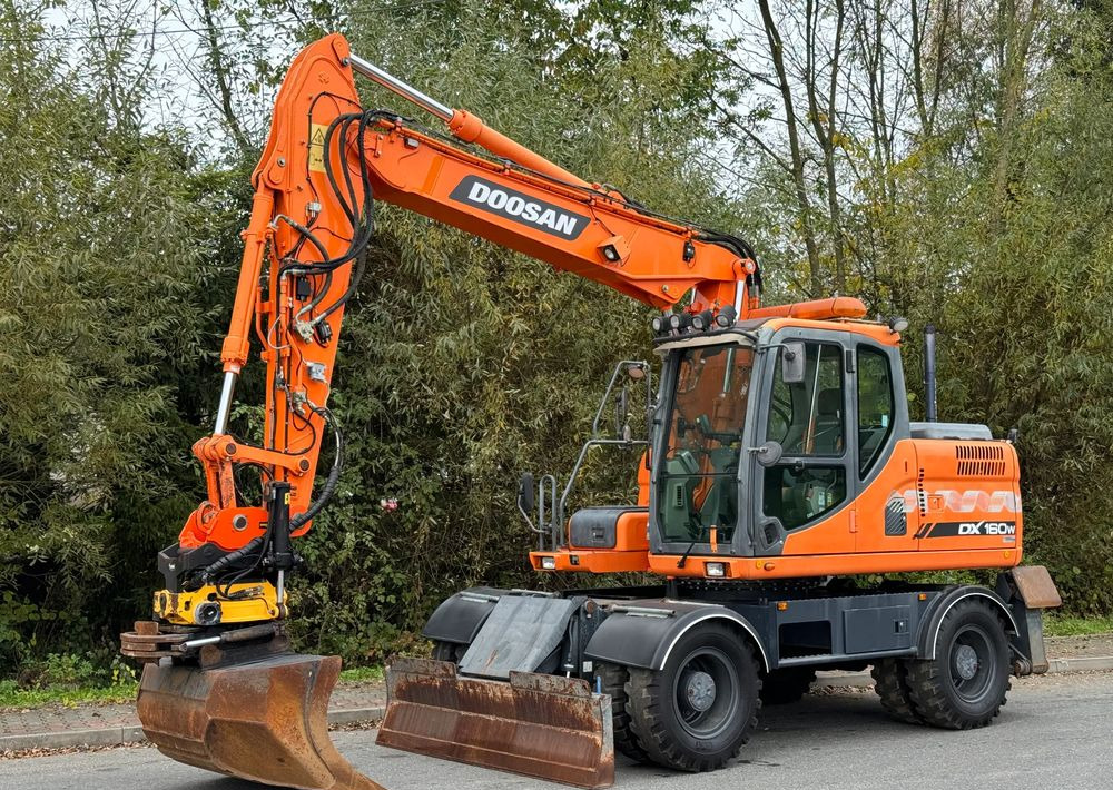Doosan * DOOSAN DX160W *ROTOTILT* GPS 2D Leica * Sprowadzona * Stan Perfekcyjny * Koparka Kołowa * - Kolesové rýpadlo: obrázek 1 Doosan * DOOSAN DX160W *ROTOTILT* GPS 2D Leica * Sprowadzona * Stan Perfekcyjny * Koparka Kołowa * - Kolesové rýpadlo: obrázek 1