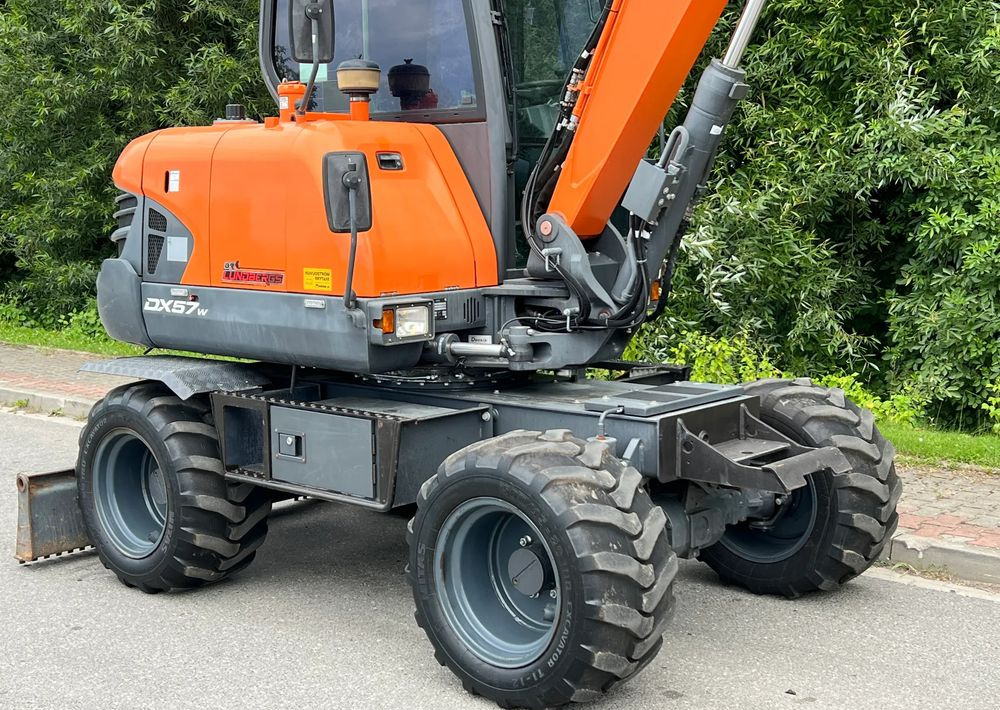 Doosan DOOSAN DX57W *ROTOTILT* 2200 Motogodzin * Jak Nowa * Sprowadzona * Stan Perfekcyjny - Kolesové rýpadlo: obrázek 5 Doosan DOOSAN DX57W *ROTOTILT* 2200 Motogodzin * Jak Nowa * Sprowadzona * Stan Perfekcyjny - Kolesové rýpadlo: obrázek 5