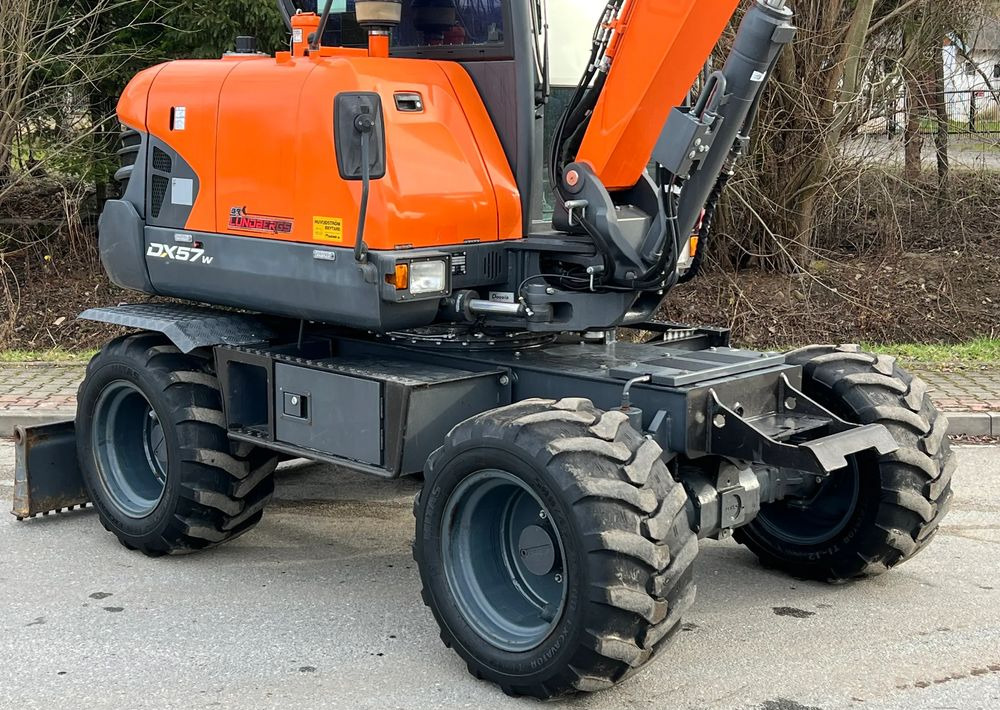 Doosan DOOSAN DX57W *ROTOTILT* 2200 Motogodzin * Jak Nowa * Sprowadzona * Stan Perfekcyjny - Kolesové rýpadlo: obrázek 5 Doosan DOOSAN DX57W *ROTOTILT* 2200 Motogodzin * Jak Nowa * Sprowadzona * Stan Perfekcyjny - Kolesové rýpadlo: obrázek 5