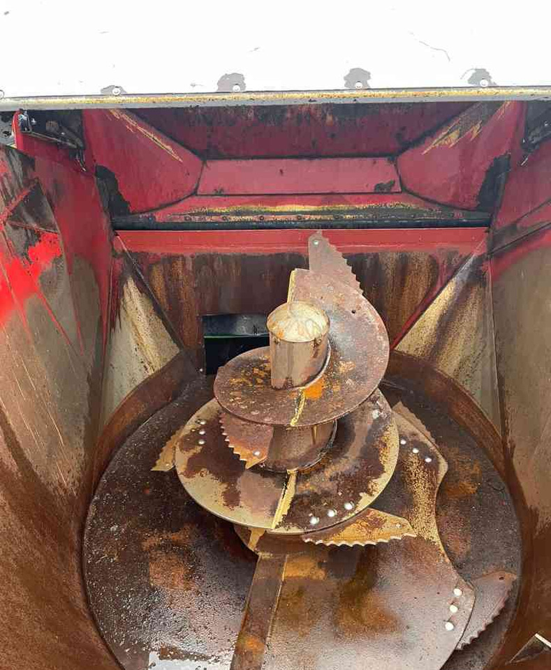 BVL V-Mix 12 LS Voermengwagen Voermachines - Krmný míchací vůz: obrázek 4 BVL V-Mix 12 LS Voermengwagen Voermachines - Krmný míchací vůz: obrázek 4