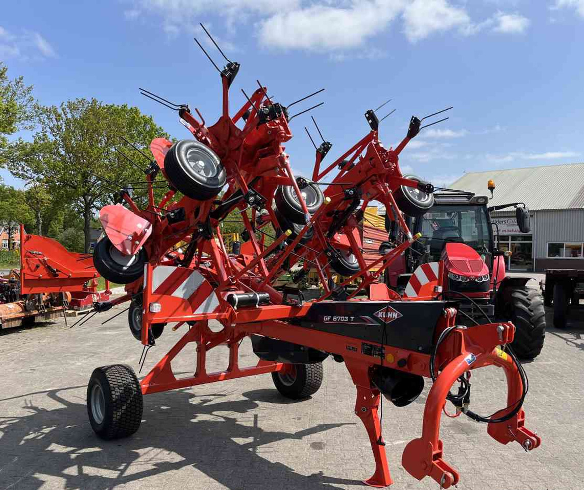 Kuhn GF8703T Schudder Tedder Kreiselheuer weidebouwmachines - Obraceč/ Shrnovač: obrázek 2 Kuhn GF8703T Schudder Tedder Kreiselheuer weidebouwmachines - Obraceč/ Shrnovač: obrázek 2