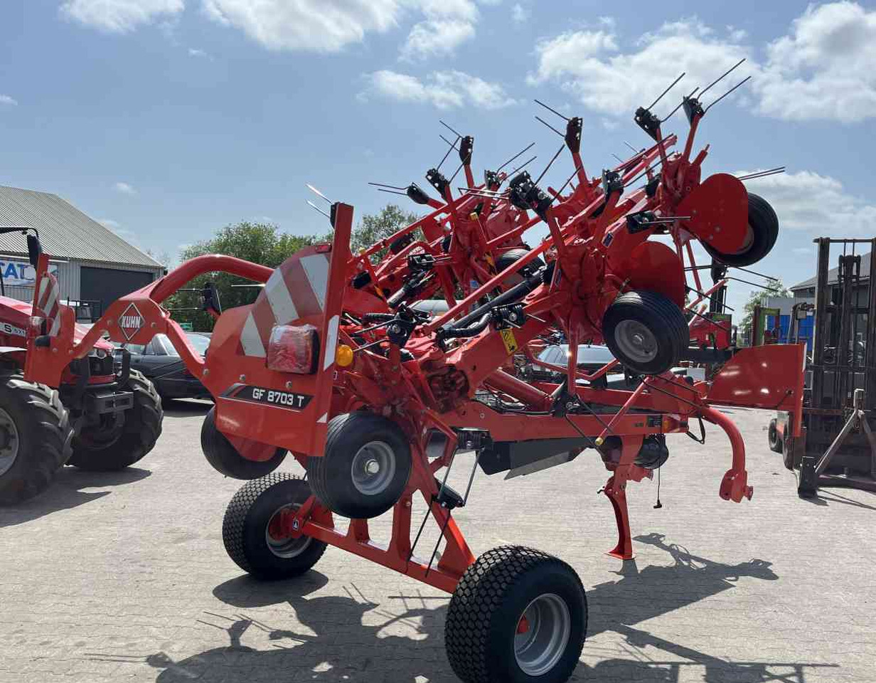 Kuhn GF8703T Schudder Tedder Kreiselheuer weidebouwmachines - Obraceč/ Shrnovač: obrázek 5 Kuhn GF8703T Schudder Tedder Kreiselheuer weidebouwmachines - Obraceč/ Shrnovač: obrázek 5