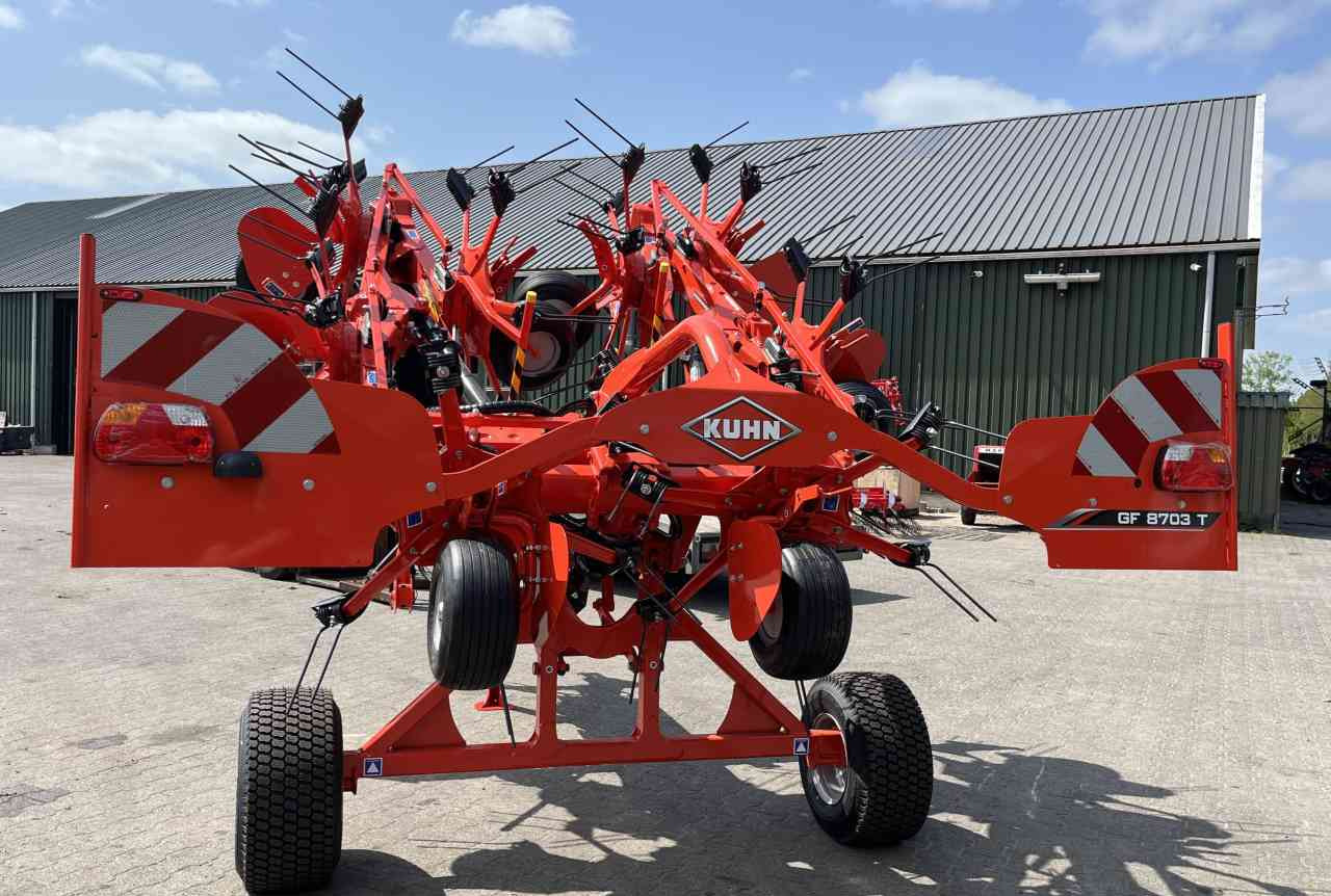 Kuhn GF8703T Schudder Tedder Kreiselheuer weidebouwmachines - Obraceč/ Shrnovač: obrázek 4 Kuhn GF8703T Schudder Tedder Kreiselheuer weidebouwmachines - Obraceč/ Shrnovač: obrázek 4