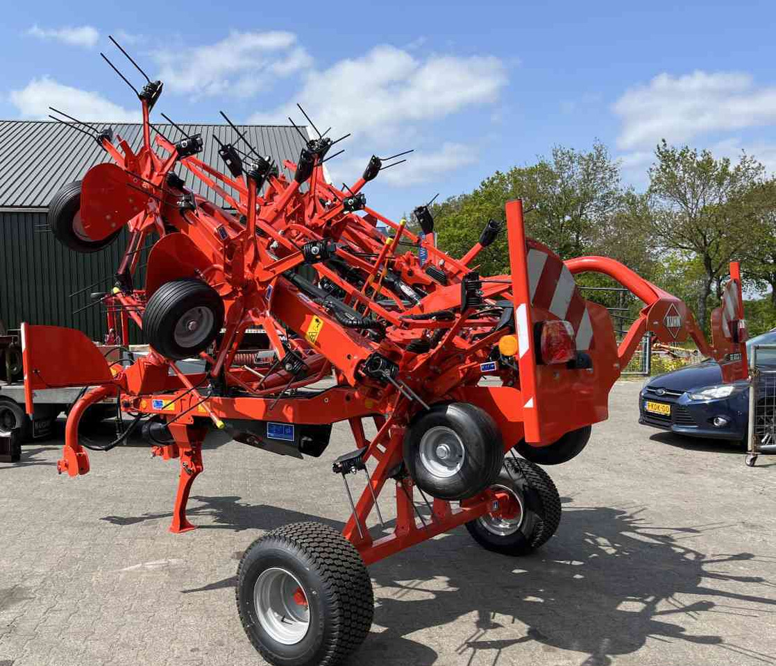 Kuhn GF8703T Schudder Tedder Kreiselheuer weidebouwmachines - Obraceč/ Shrnovač: obrázek 3 Kuhn GF8703T Schudder Tedder Kreiselheuer weidebouwmachines - Obraceč/ Shrnovač: obrázek 3