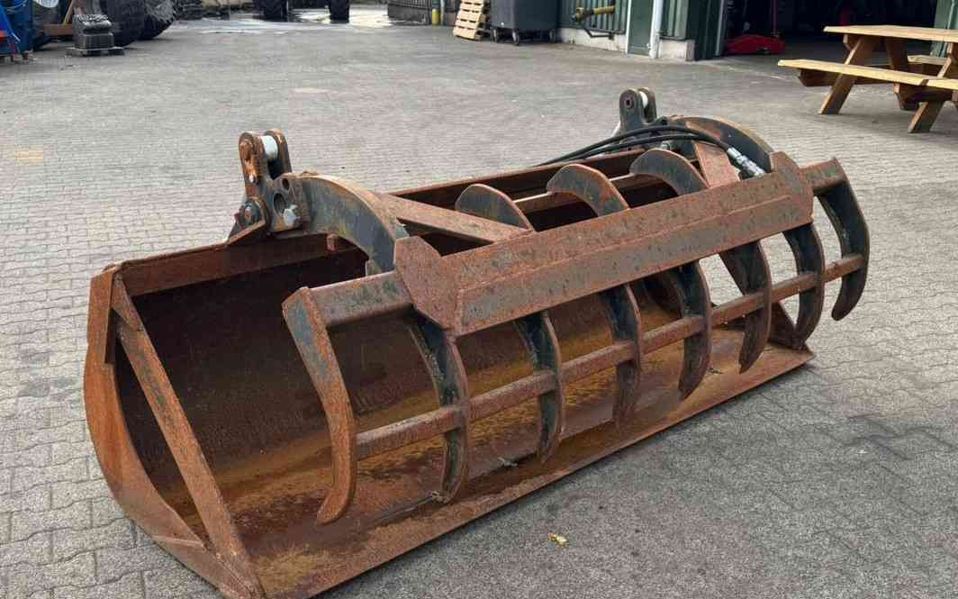 Manitou 240 pelikaanbak kuilbak mestbak - Technika na siláž: obrázek 4 Manitou 240 pelikaanbak kuilbak mestbak - Technika na siláž: obrázek 4