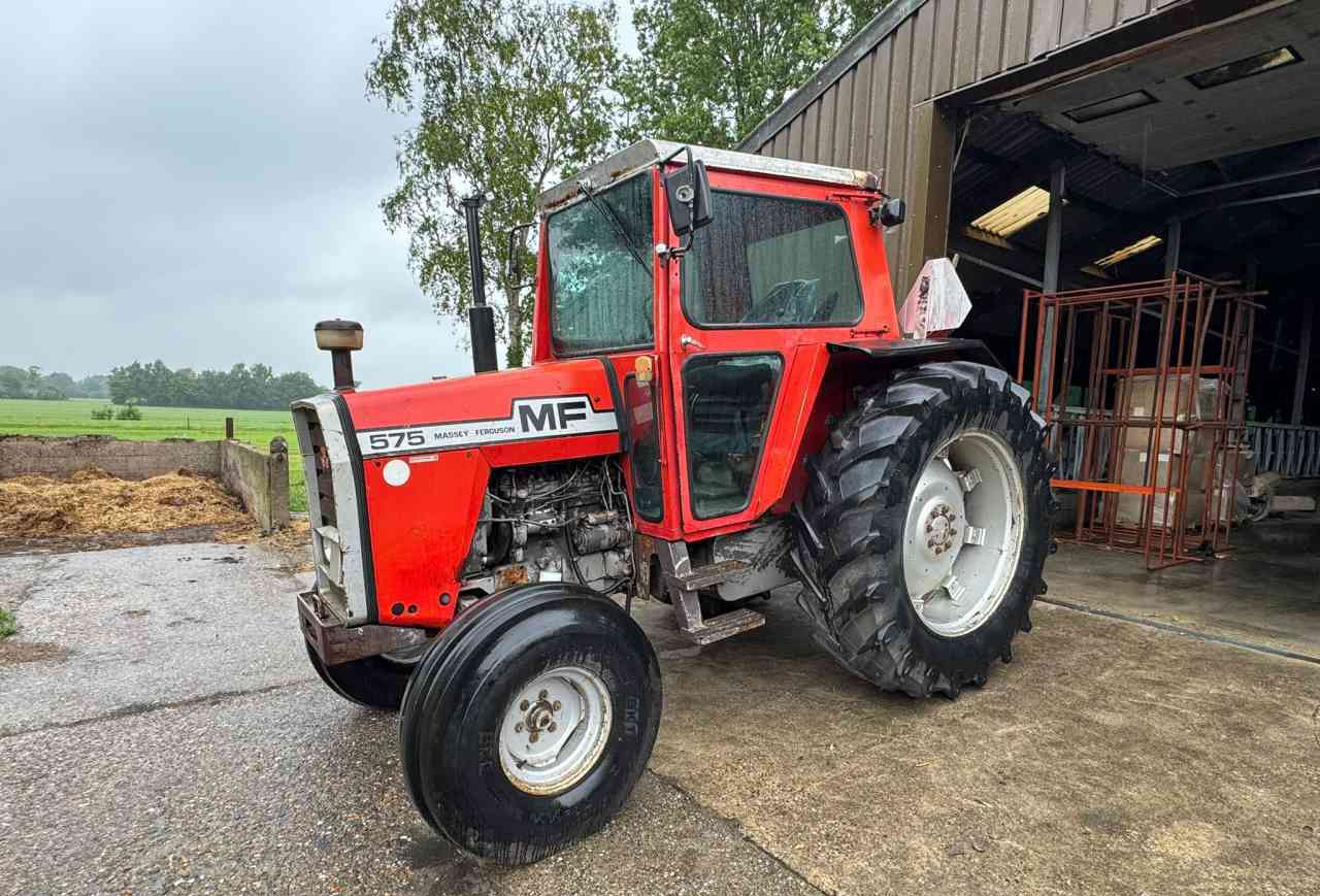 Massey Ferguson 575 - Traktor: obrázek 1 Massey Ferguson 575 - Traktor: obrázek 1
