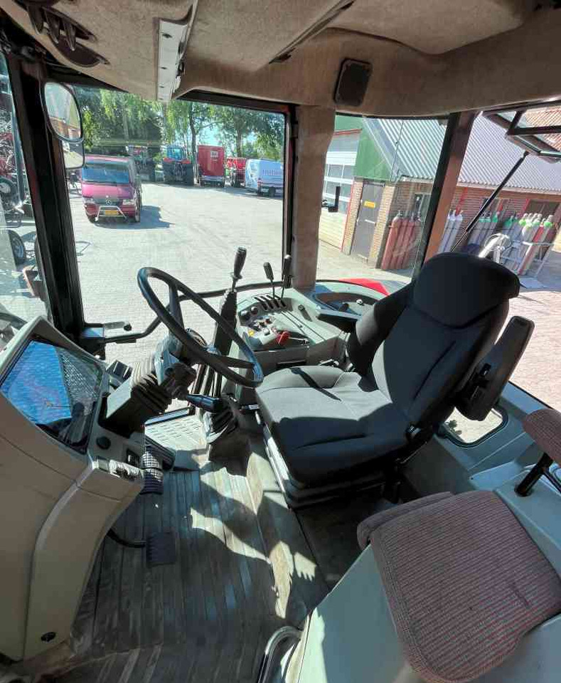 Traktor Massey Ferguson 6140 Dynashift met Mailleux voorlader tractoren *Verkocht/sold*: obrázek 8