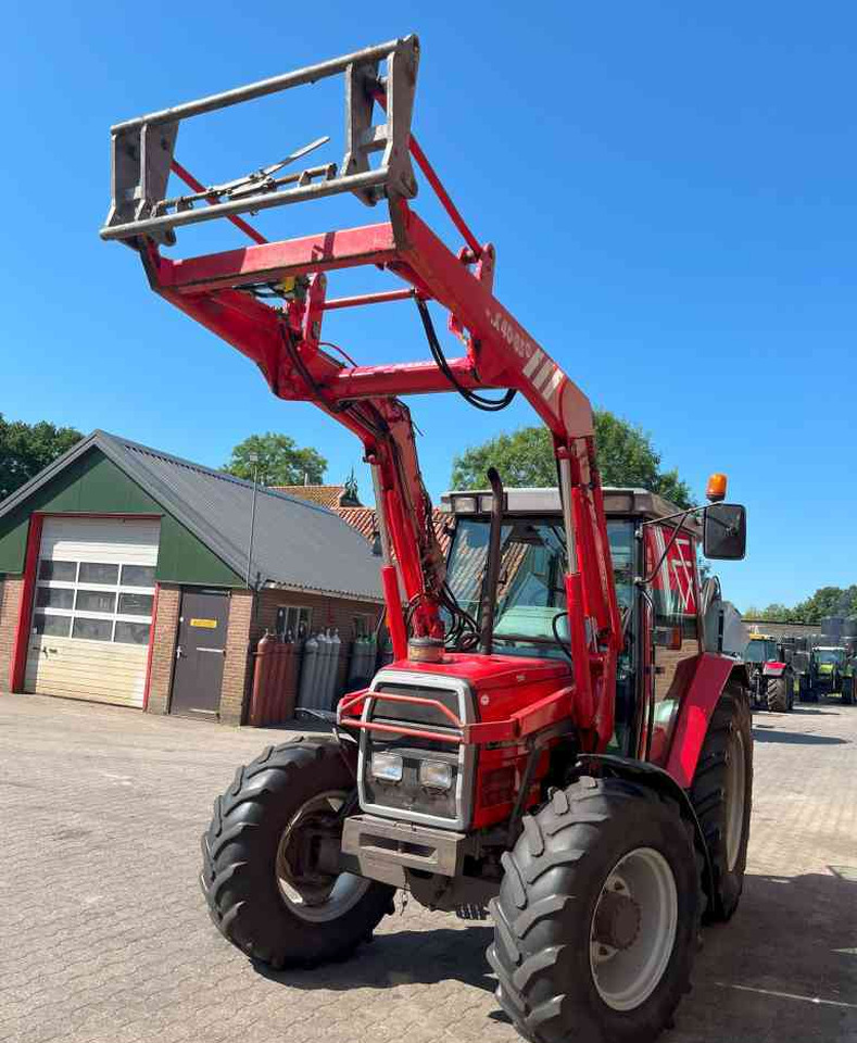 Massey Ferguson 6140 Dynashift met Mailleux voorlader tractoren *Verkocht/sold* - Traktor: obrázek 4 Massey Ferguson 6140 Dynashift met Mailleux voorlader tractoren *Verkocht/sold* - Traktor: obrázek 4