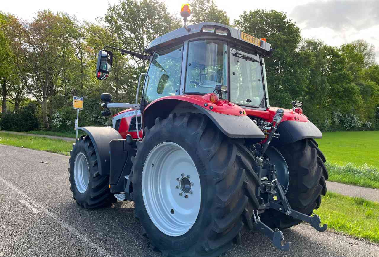 Massey Ferguson 6S.165 Dyna-6 Efficient - Traktor: obrázek 4 Massey Ferguson 6S.165 Dyna-6 Efficient - Traktor: obrázek 4