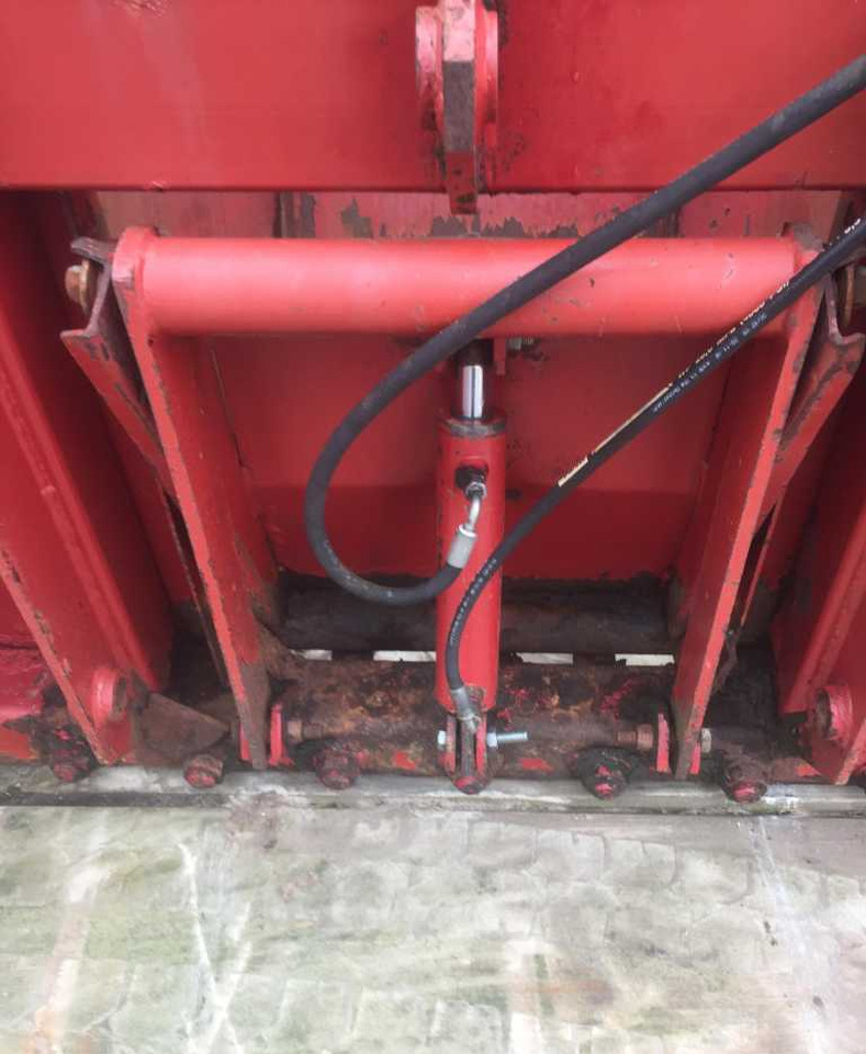 Strautmann Silozanger 233 Kuilhapper voermachines - Technika na siláž: obrázek 4 Strautmann Silozanger 233 Kuilhapper voermachines - Technika na siláž: obrázek 4