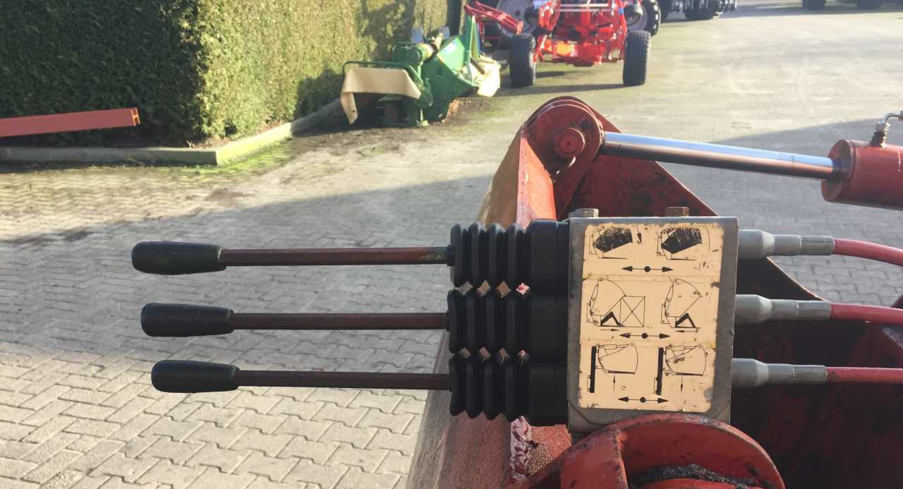 Strautmann Silozanger Kuilhapper voermachines - Technika na siláž: obrázek 4 Strautmann Silozanger Kuilhapper voermachines - Technika na siláž: obrázek 4
