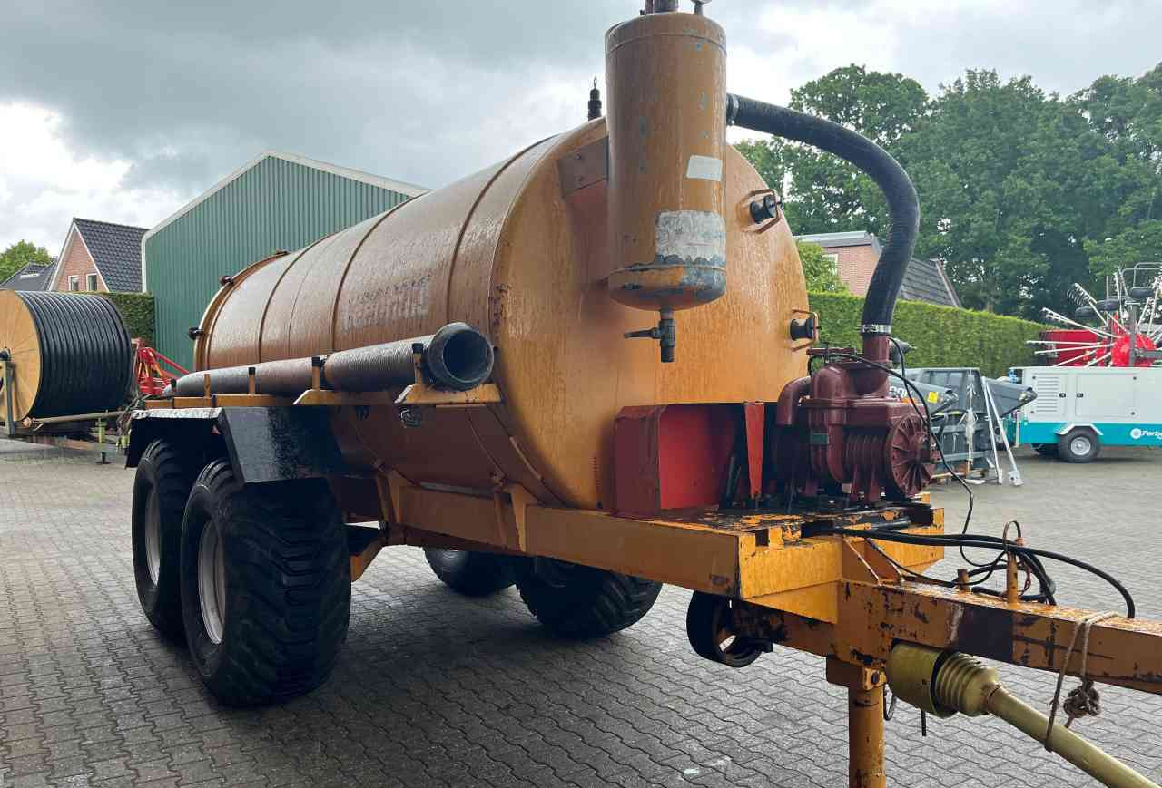 Veenhuis 8000 liter tank mestverwerking tank watertank - Fekální cisterna: obrázek 4 Veenhuis 8000 liter tank mestverwerking tank watertank - Fekální cisterna: obrázek 4
