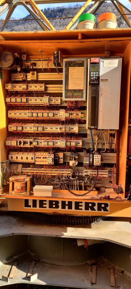 LIEBHERR 32TT - Samostavitelný jeřáb: obrázek 3 LIEBHERR 32TT - Samostavitelný jeřáb: obrázek 3