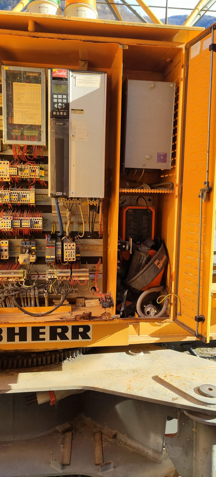 LIEBHERR 32TT - Samostavitelný jeřáb: obrázek 2 LIEBHERR 32TT - Samostavitelný jeřáb: obrázek 2