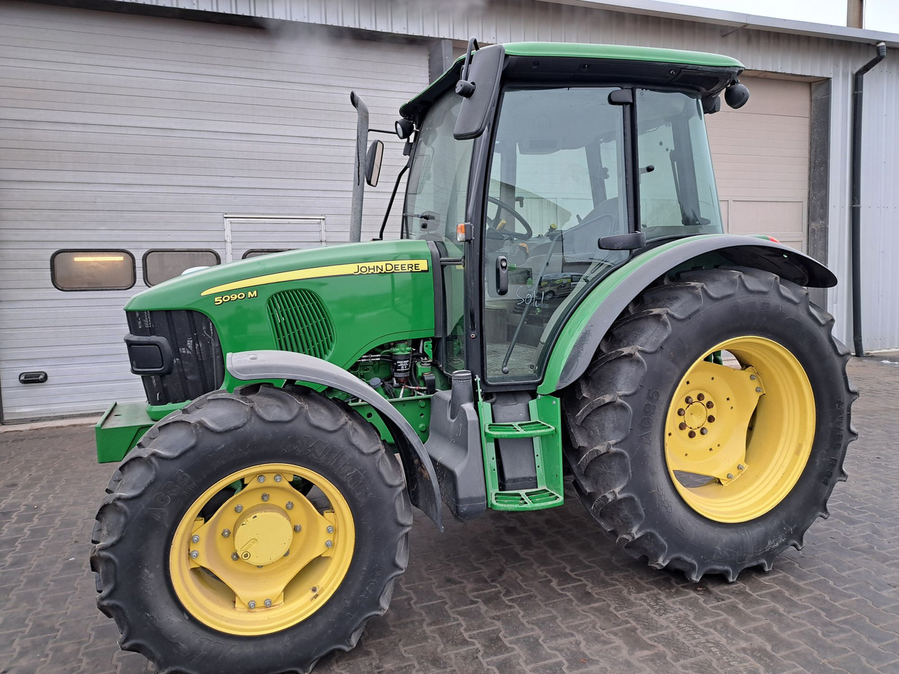 Ciągnik John Deere 5090m - Traktor: obrázek 1 Ciągnik John Deere 5090m - Traktor: obrázek 1