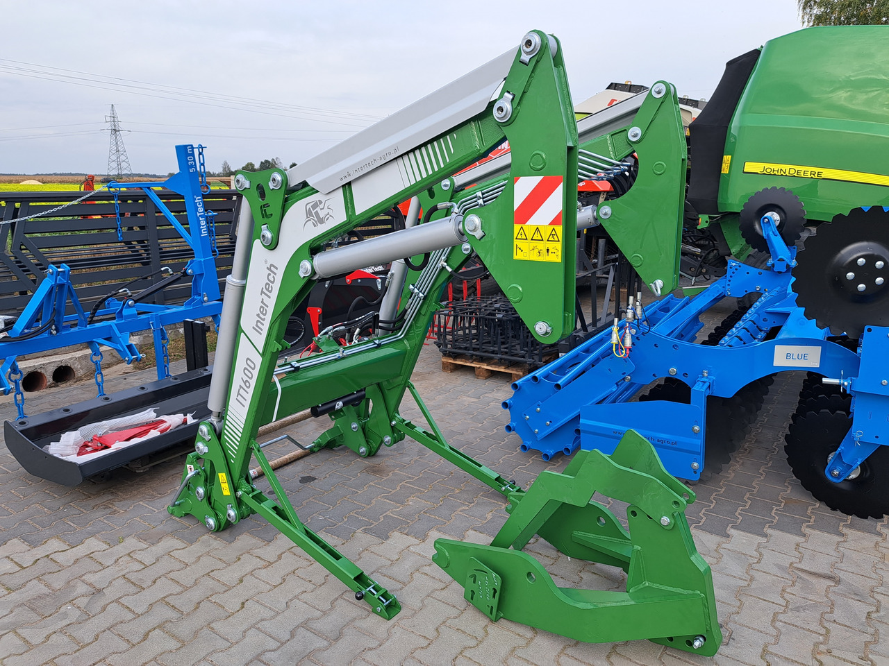 INTER-TECH IT 1600 JOHN DEERE 5080,5090,5100 - Traktor: obrázek 2 INTER-TECH IT 1600 JOHN DEERE 5080,5090,5100 - Traktor: obrázek 2