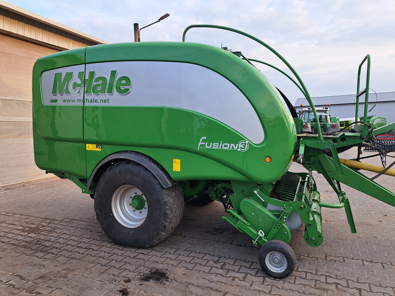 McHALE Fusion 3 - Lis na válcové balíky: obrázek 1 McHALE Fusion 3 - Lis na válcové balíky: obrázek 1