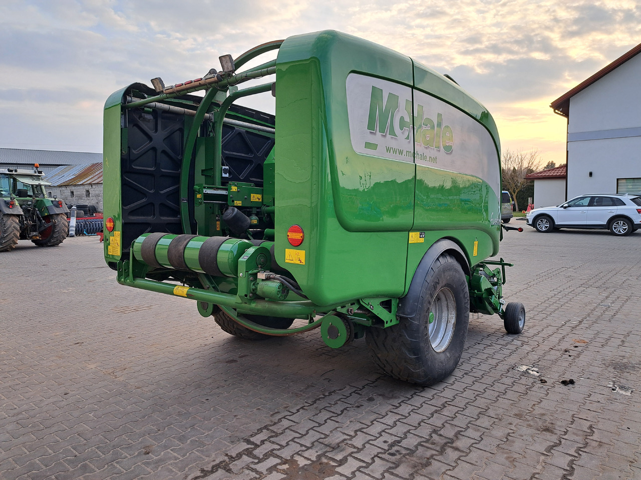 McHALE Fusion 3 - Lis na válcové balíky: obrázek 3 McHALE Fusion 3 - Lis na válcové balíky: obrázek 3