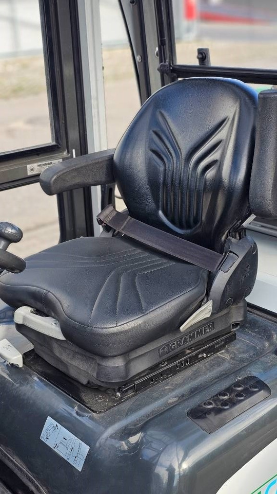 Plynový vysokozdvižný vozík UniCarriers U1D2A25LQ DX25: obrázek 17