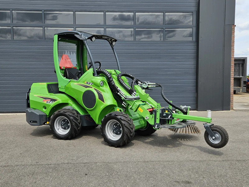Avant E527 Rental mini-shovel - Smykem řízený nakladač pásový: obrázek 1 Avant E527 Rental mini-shovel - Smykem řízený nakladač pásový: obrázek 1