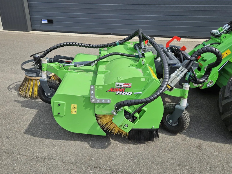 Avant borstel met opvangbak 1100 - Příslušenství pro Zemědělská technika: obrázek 5 Avant borstel met opvangbak 1100 - Příslušenství pro Zemědělská technika: obrázek 5