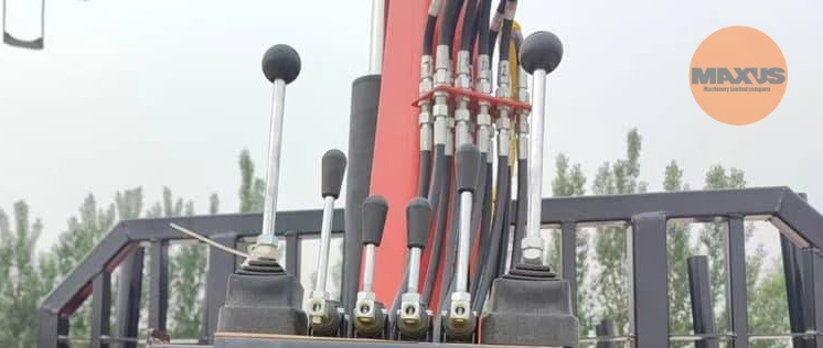 Лісовий причіп MAXUS 1400 + Кран 780 - Vyvážecí přívěs: obrázek 1 Лісовий причіп MAXUS 1400 + Кран 780 - Vyvážecí přívěs: obrázek 1