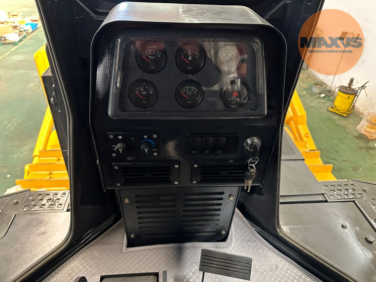 Maxus Buldozer MAXUS cu lamă dreaptă, riper cu un singur dinte și cabină ROPS - Buldozer: obrázek 5 Maxus Buldozer MAXUS cu lamă dreaptă, riper cu un singur dinte și cabină ROPS - Buldozer: obrázek 5