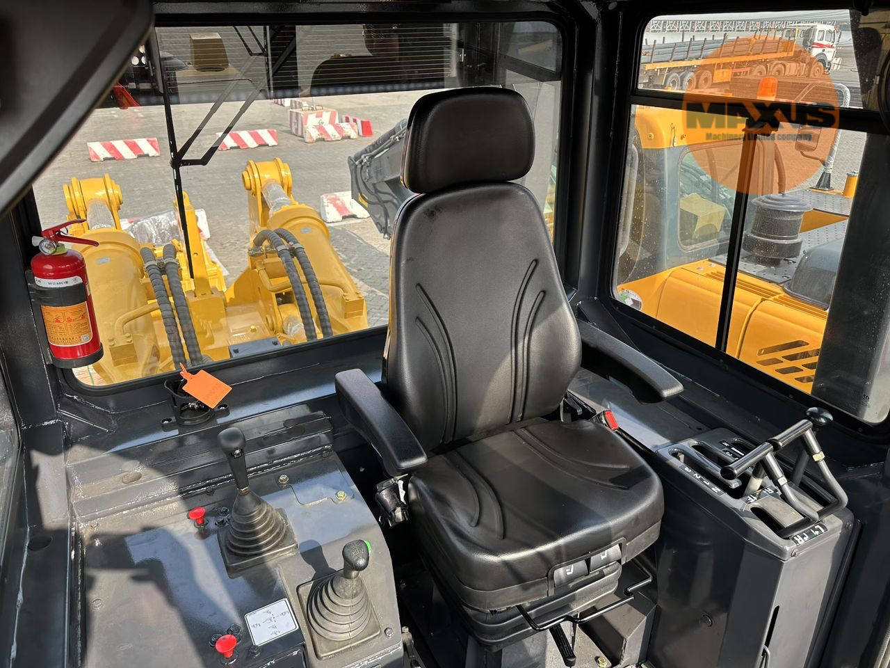 Maxus Buldozer MAXUS cu lamă dreaptă, riper cu un singur dinte și cabină ROPS - Buldozer: obrázek 4 Maxus Buldozer MAXUS cu lamă dreaptă, riper cu un singur dinte și cabină ROPS - Buldozer: obrázek 4