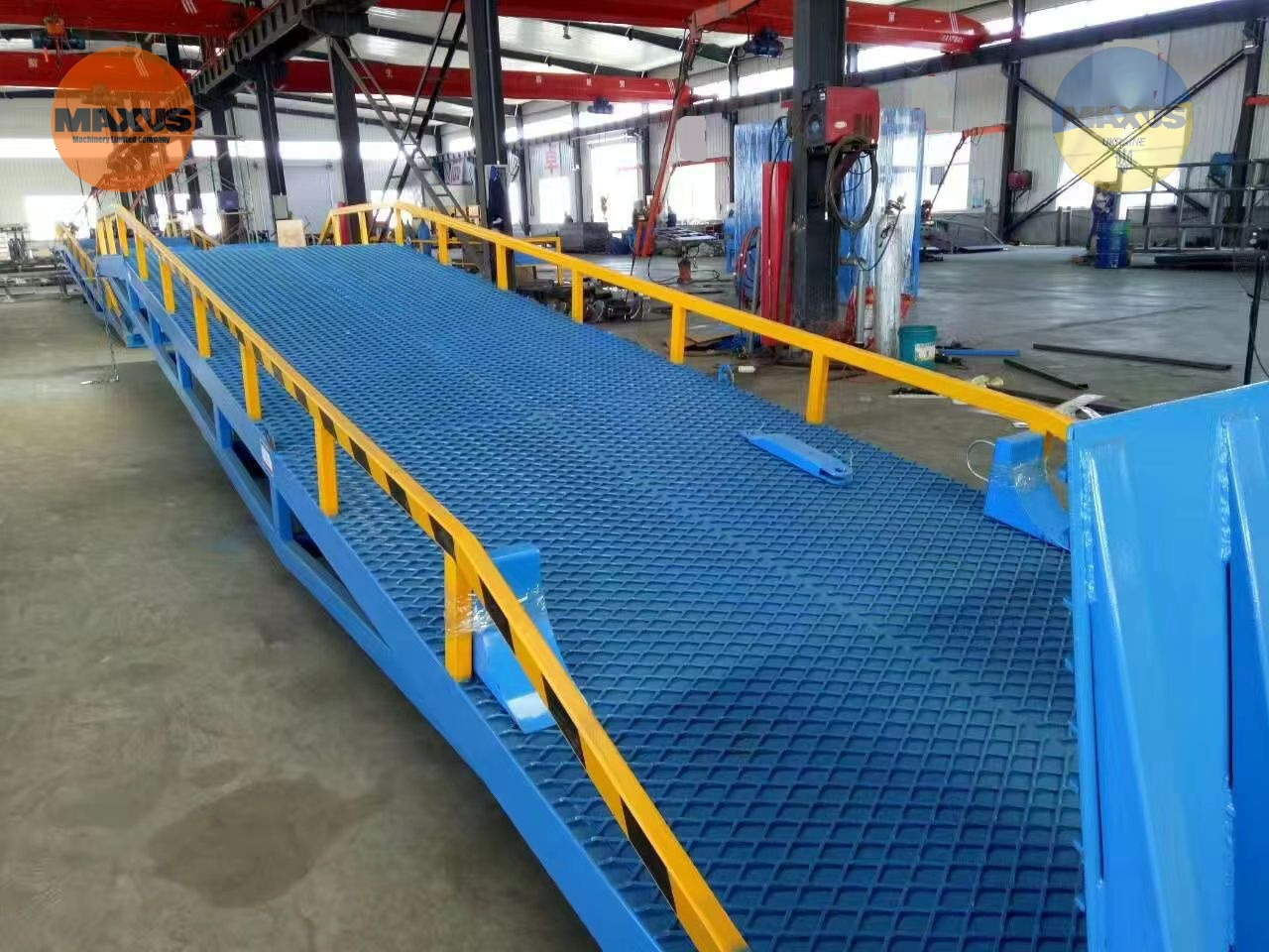 Maxus Mobilna Rampa załadunkowa 10ton/NEW mobile loading ramp with a capacity of 10 tons/NEUE mobile Ladebühne mit einer Kapazität von 10 Tonnen/Rampă mobilă de încărcare nouă cu capacitate de 10 tone/Maxus - Nájezdová rampa: obrázek 3 Maxus Mobilna Rampa załadunkowa 10ton/NEW mobile loading ramp with a capacity of 10 tons/NEUE mobile Ladebühne mit einer Kapazität von 10 Tonnen/Rampă mobilă de încărcare nouă cu capacitate de 10 tone/Maxus - Nájezdová rampa: obrázek 3