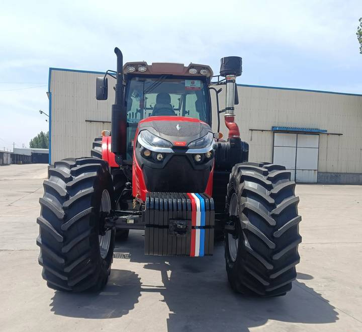 NEW MAXUS 260 HP 4x4 Tractor Warranty up to 10 YEARS НОВИЙ MAXUS 260 К.с. Трактор 4x4 Гарантія до 10 РОКІВ NOWY MAXUS 260 KM Ciągnik 4x4 Gwarancja do 10 LAT - Traktor: obrázek 5 NEW MAXUS 260 HP 4x4 Tractor Warranty up to 10 YEARS НОВИЙ MAXUS 260 К.с. Трактор 4x4 Гарантія до 10 РОКІВ NOWY MAXUS 260 KM Ciągnik 4x4 Gwarancja do 10 LAT - Traktor: obrázek 5