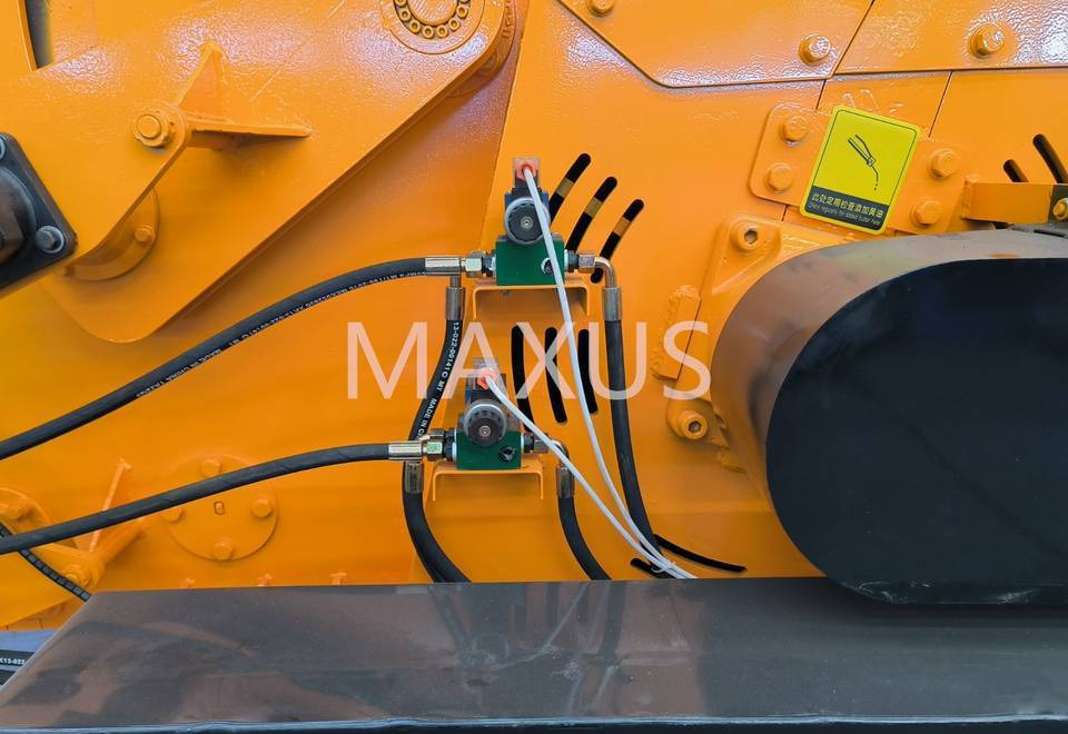 NEW MAXUS CUMMINS 286 HP Wood Chipper Warranty up to 10 YEARS | НОВИЙ MAXUS Рубилка CUMMINS 286 К.с. Гарантія до 10 РОКІВ - Štěpkovač: obrázek 5 NEW MAXUS CUMMINS 286 HP Wood Chipper Warranty up to 10 YEARS | НОВИЙ MAXUS Рубилка CUMMINS 286 К.с. Гарантія до 10 РОКІВ - Štěpkovač: obrázek 5