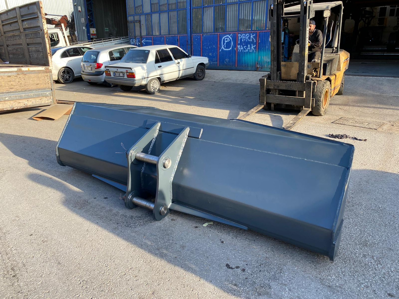 Komatsu PC200 - Lžíce na bagr pro Stavební technika: obrázek 4 Komatsu PC200 - Lžíce na bagr pro Stavební technika: obrázek 4