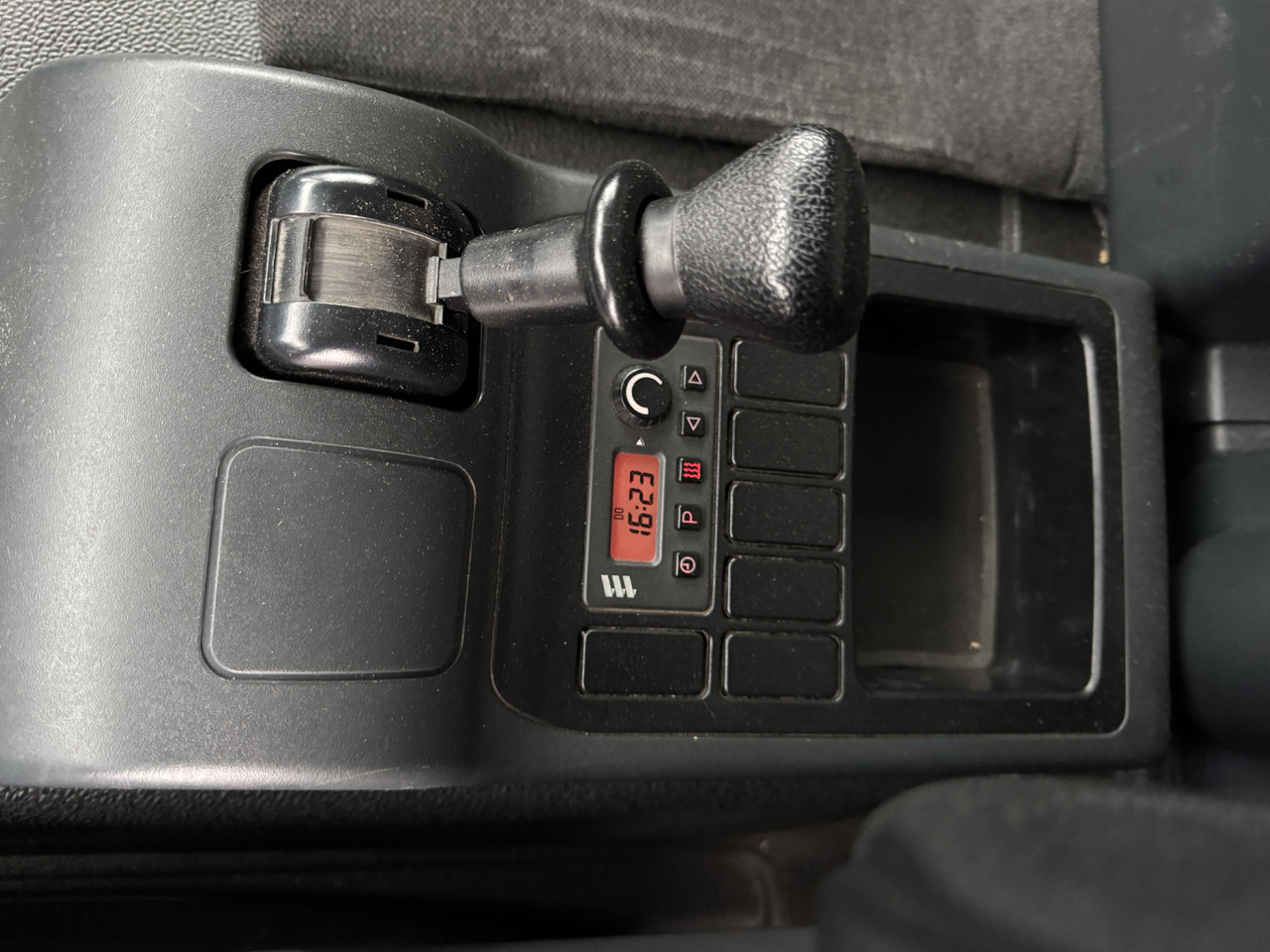 Plachtový nákladní auto MAN 12.250: obrázek 9 Plachtový nákladní auto MAN 12.250: obrázek 9