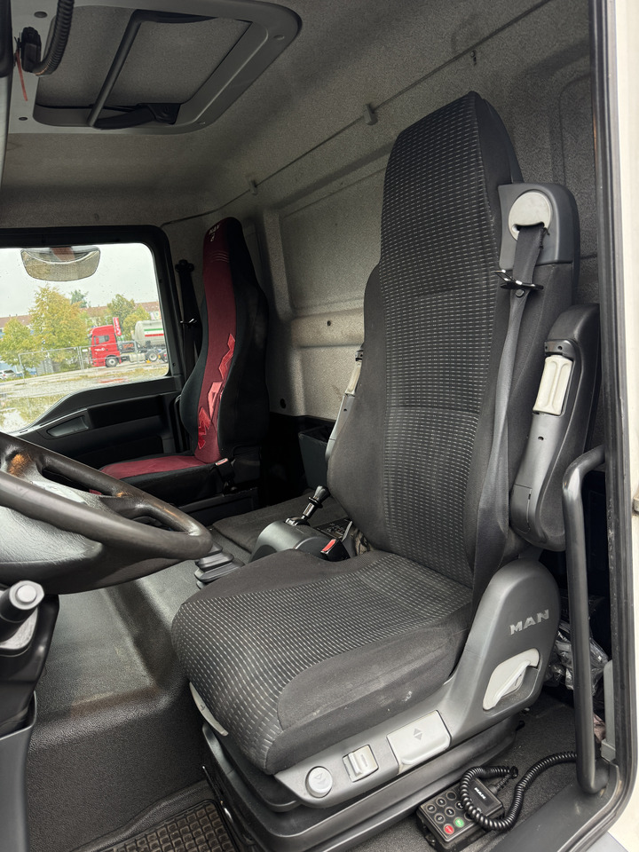 Plachtový nákladní auto MAN 12.250: obrázek 6 Plachtový nákladní auto MAN 12.250: obrázek 6