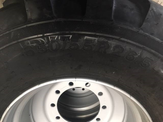 BKT 650/55 R26.5 BKT FL 630 op velg - Pneumatiky a ráfky pro Zemědělská technika: obrázek 5 BKT 650/55 R26.5 BKT FL 630 op velg - Pneumatiky a ráfky pro Zemědělská technika: obrázek 5